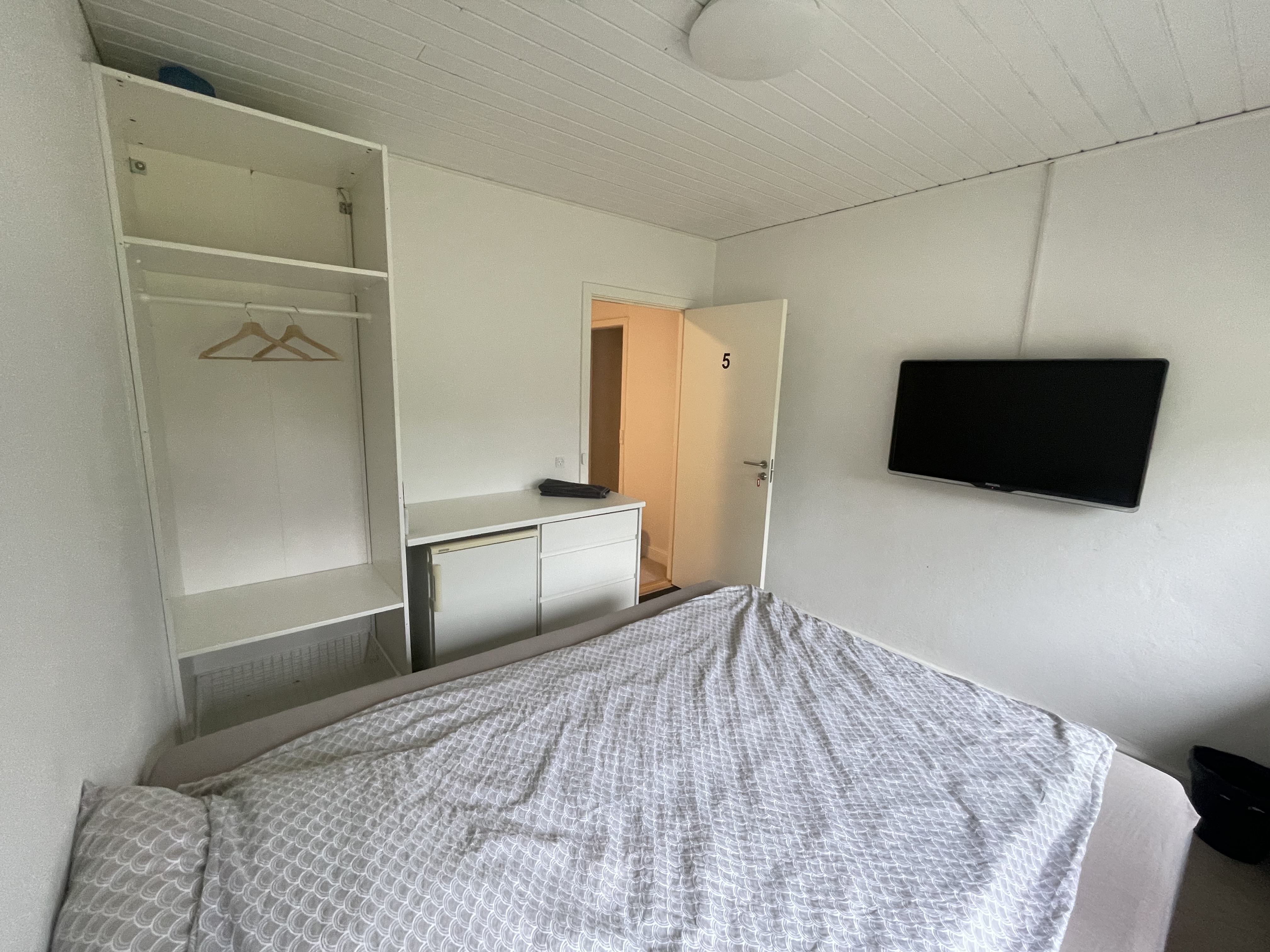 Værelser i delt hus ved Nye